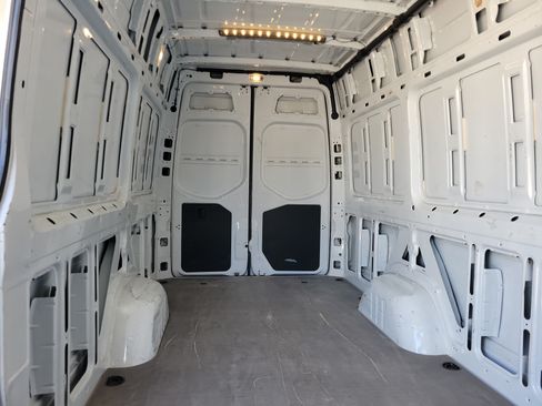 Used 2022 Mercedes-Benz Sprinter 2500 image 9