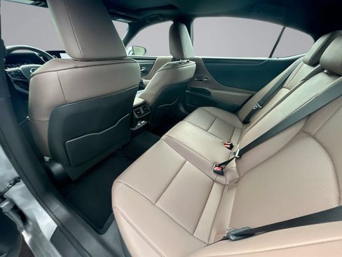 Used 2025 Lexus ES 350 w/ Premium Package FWD image 9