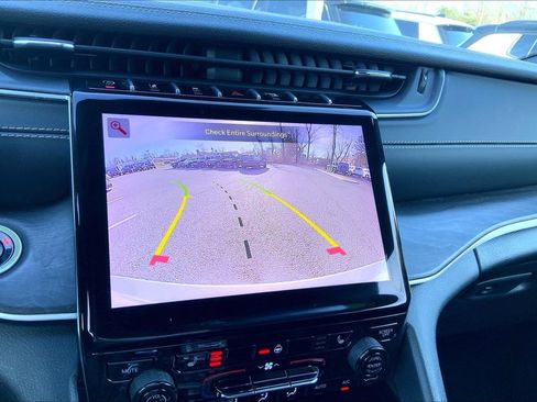 Certified 2024 Jeep Grand Cherokee Limited w/ Black Appearance Package image 27