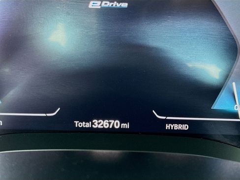 Used 2021 BMW 530e xDrive w/ Executive Package image 8