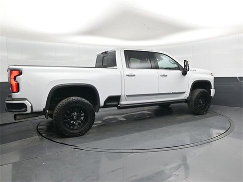 Used 2024 Chevrolet Silverado 2500 High Country w/ High Country Premium Package image 3