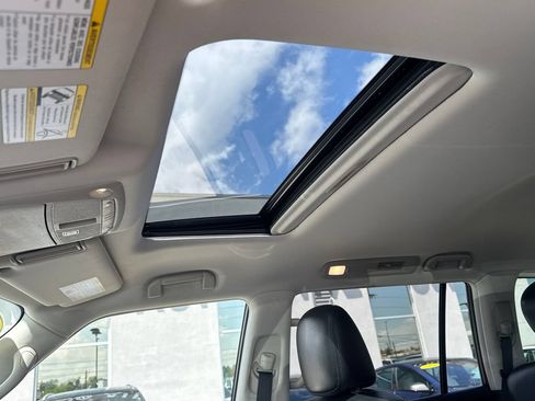 Used 2021 Nissan Armada SL w/ Captain's Chairs Package AWD/4WD image 21