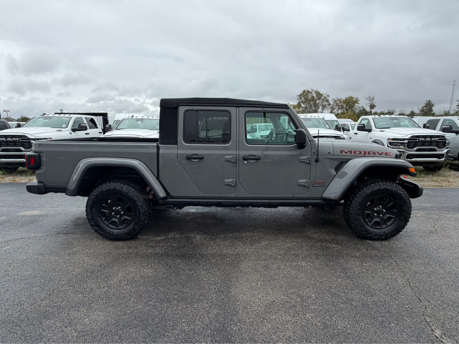 Used 2023 Jeep Gladiator Mojave w/ Cold Weather Group AWD/4WD image 4