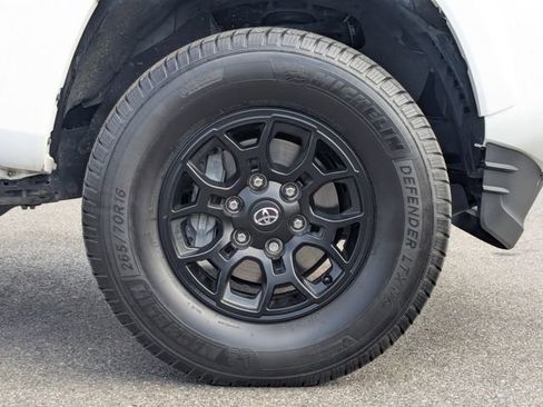 Used 2022 Toyota Tacoma SR5 w/ Technology Package RWD image 12