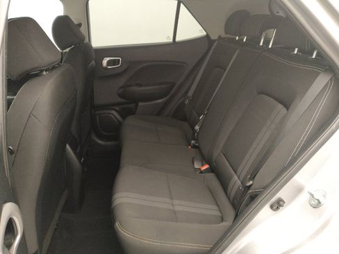 Used 2024 Hyundai Venue SEL FWD image 18
