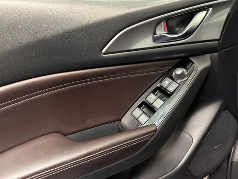 Used 2017 MAZDA MAZDA3 Grand Touring w/ Premium Equipment Package image 31