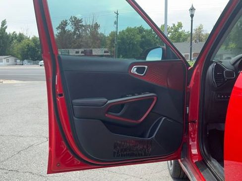 Certified 2025 Kia Soul GT-Line w/ GT-Line Technology Package FWD image 19