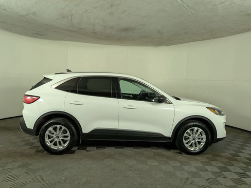 Used 2022 Ford Escape SE image 6