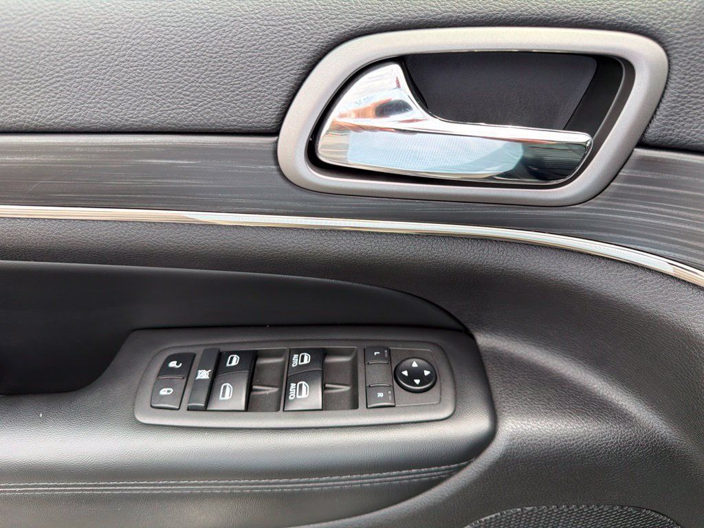 Used 2021 Jeep Grand Cherokee Limited X AWD/4WD image 25