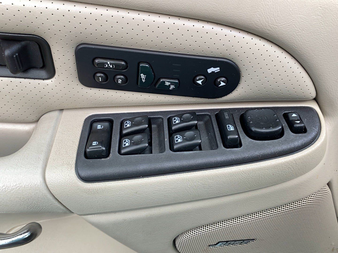 Used 2004 Cadillac Escalade EXT AWD/4WD image 11