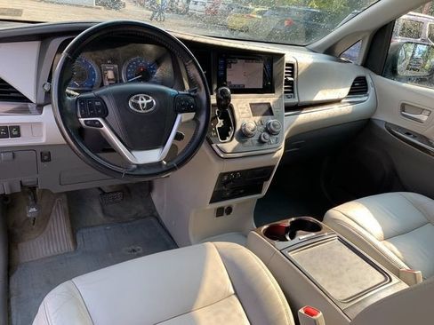 Used 2017 Toyota Sienna XLE Premium AWD/4WD image 20