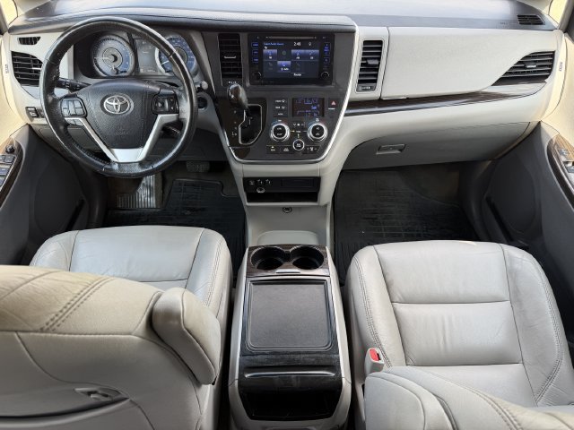 Used 2016 Toyota Sienna XLE FWD image 10