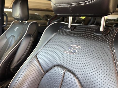 Used 2025 Chrysler Pacifica Limited image 14