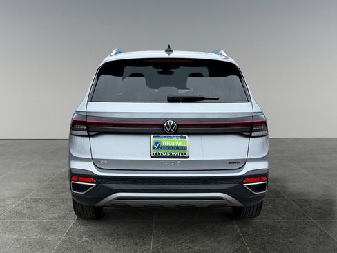 Used 2025 Volkswagen Taos SE AWD/4WD image 9