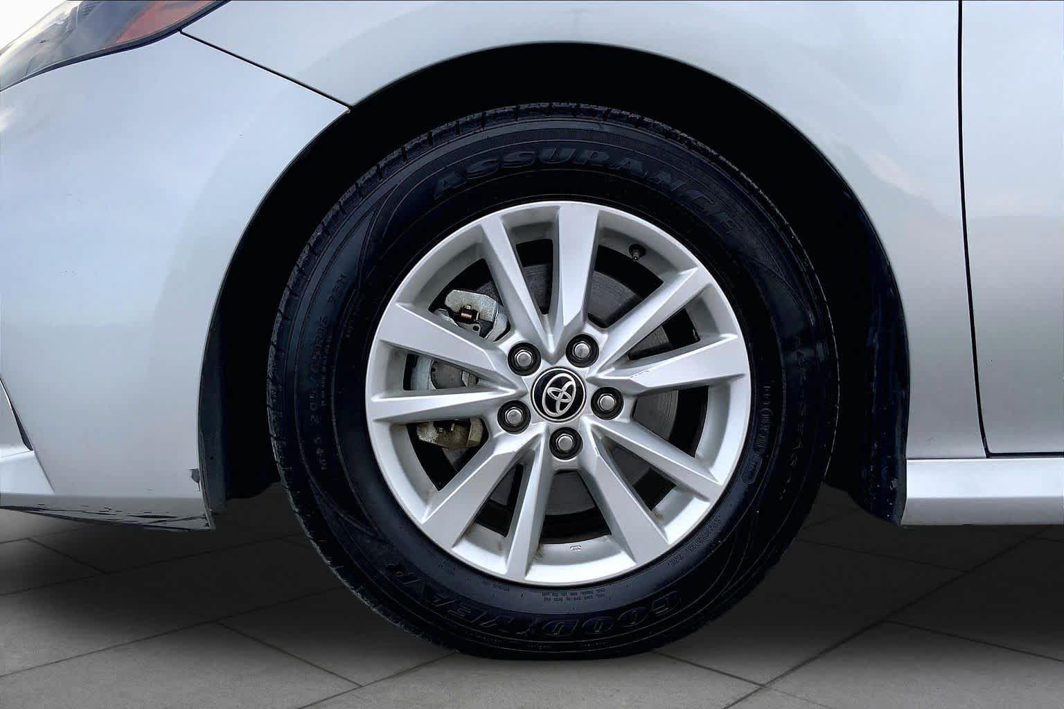 Used 2025 Toyota Camry LE FWD image 11