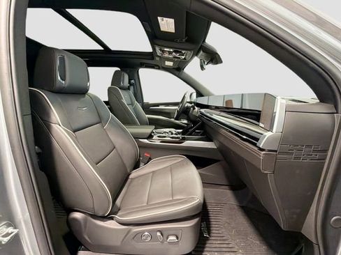 New 2026 Cadillac Escalade ESV Luxury w/ LPO, Floor Liner Package AWD/4WD image 27