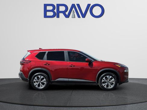 Used 2023 Nissan Rogue SV image 3