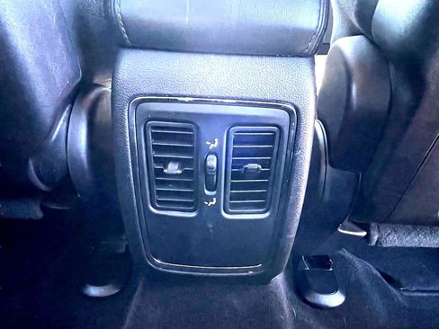 Used 2012 Jeep Grand Cherokee Laredo w/ Laredo E Group image 24