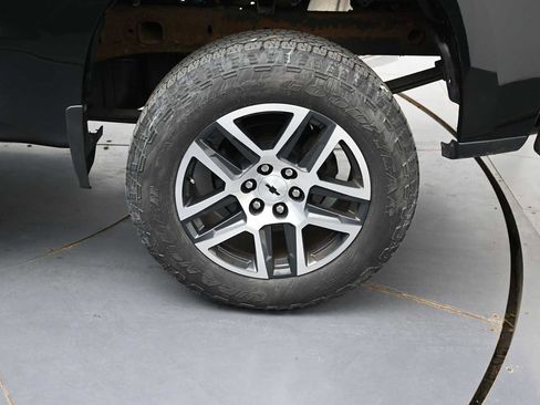 Used 2019 Chevrolet Silverado 1500 Custom Trail Boss w/ Custom Convenience Package AWD/4WD image 5