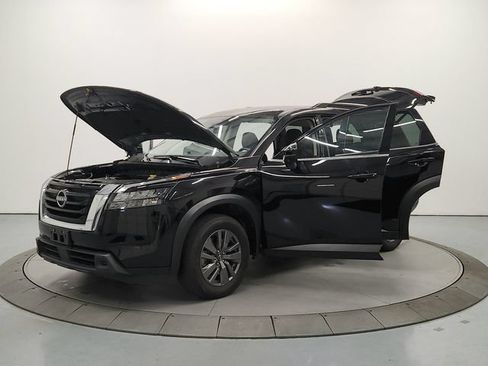 Used 2025 Nissan Pathfinder SV AWD/4WD image 11