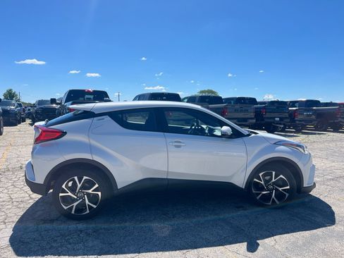 Used 2018 Toyota C-HR XLE FWD image 5