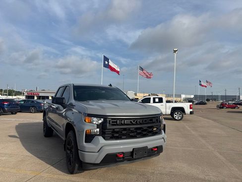 Used 2025 Chevrolet Silverado 1500 Custom w/ LPO, Dark Essentials Package RWD image 2
