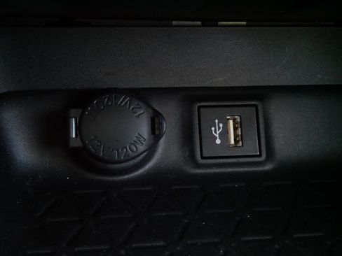 Certified 2025 Toyota RAV4 LE image 28