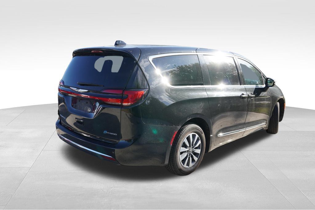 Used 2023 Chrysler Pacifica Limited FWD image 3