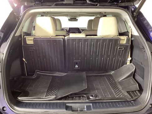 Used 2022 Toyota Highlander XLE AWD/4WD image 30