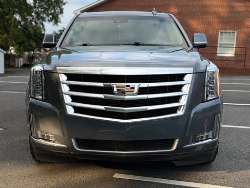 Used 2020 Cadillac Escalade ESV Luxury w/ Escalade Sport Edition RWD image 9