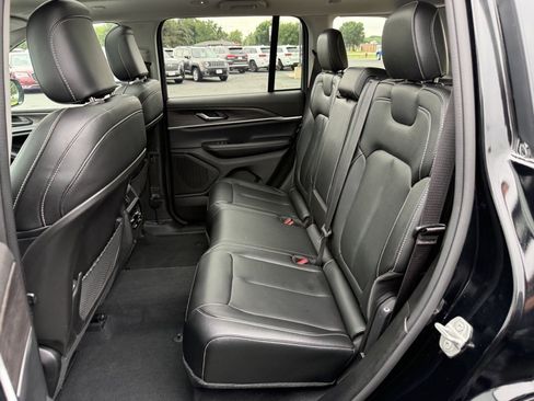 Used 2024 Jeep Grand Cherokee Limited AWD/4WD image 13