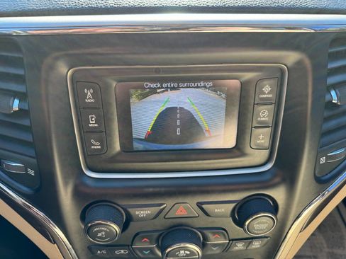 Used 2017 Jeep Grand Cherokee Laredo w/ Quick Order Package 2BE image 23