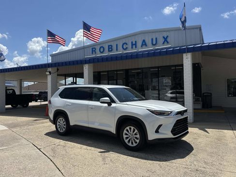 Used 2024 Toyota Grand Highlander FWD image 1