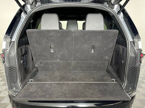 Used 2023 Land Rover Discovery Metropolitan Edition image 32