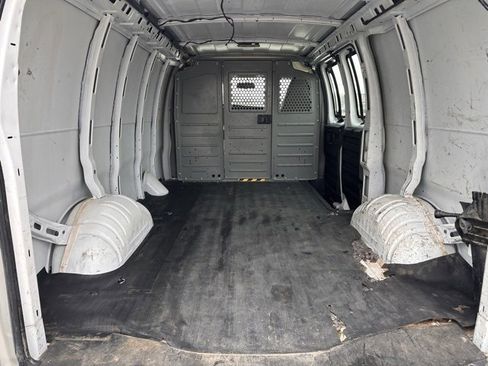 Used 2018 Chevrolet Express 2500 w/ Driver Convenience Package image 28