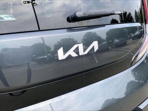 Used 2024 Kia Soul LX w/ Option Group 015 FWD image 32