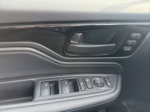 Used 2025 Honda Odyssey Touring image 18