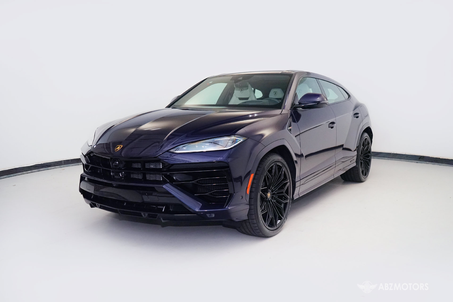 Used 2025 Lamborghini Urus SE AWD/4WD image 2
