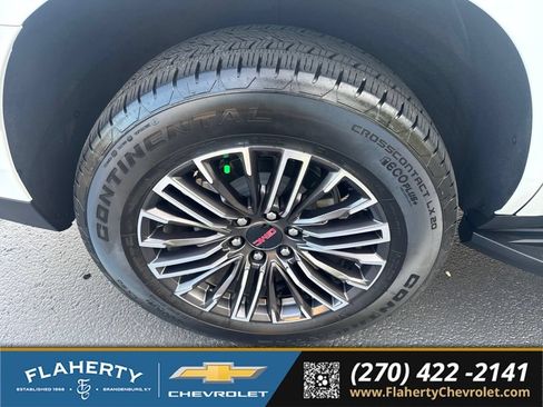 Used 2025 GMC Yukon Elevation w/ Elevation Premium Package AWD/4WD image 17