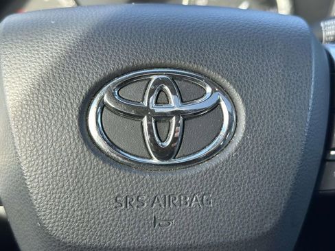 Used 2021 Toyota Highlander XLE image 21