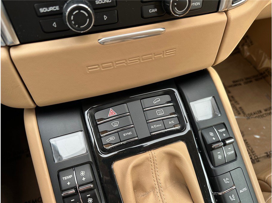 Used 2015 Porsche Macan Turbo AWD/4WD image 29