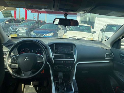 Used 2019 Mitsubishi Eclipse Cross ES FWD image 9