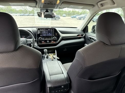 Used 2022 Toyota Highlander L FWD image 22