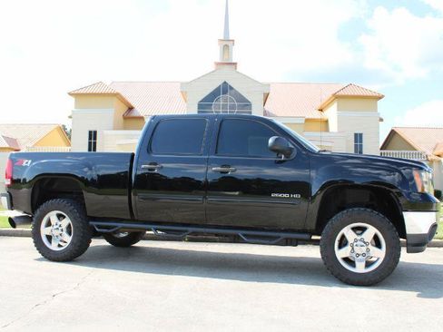Used 2014 GMC Sierra 2500 SLE w/ SLE Preferred Package AWD/4WD image 3