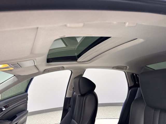 Used 2021 Honda Accord Touring image 2