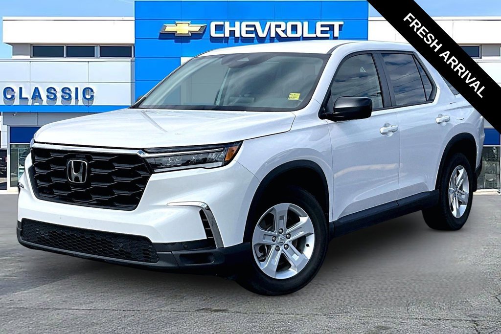 Used 2023 Honda Pilot LX image 2