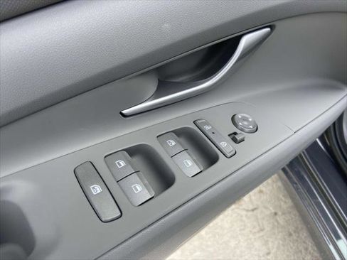 New 2025 Hyundai Elantra Sport FWD image 10