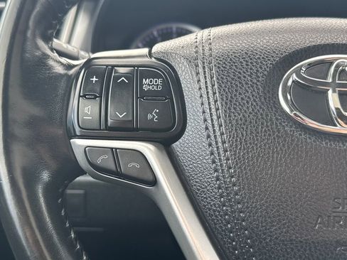 Used 2018 Toyota Highlander XLE image 19