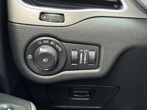 Used 2021 Jeep Cherokee Latitude Lux 80th Anniv w/ Quick Order Package 26U 80TH image 32