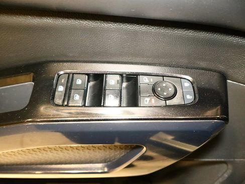 Used 2022 Nissan Pathfinder SV image 41